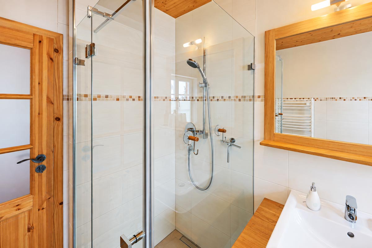 Ferienwohnung Goldstein – Badezimmer Ferienhaus Winterbergblick in Hinterhermsdorf - Ferienwohnung Goldstein - Badezimmer mit Dusche