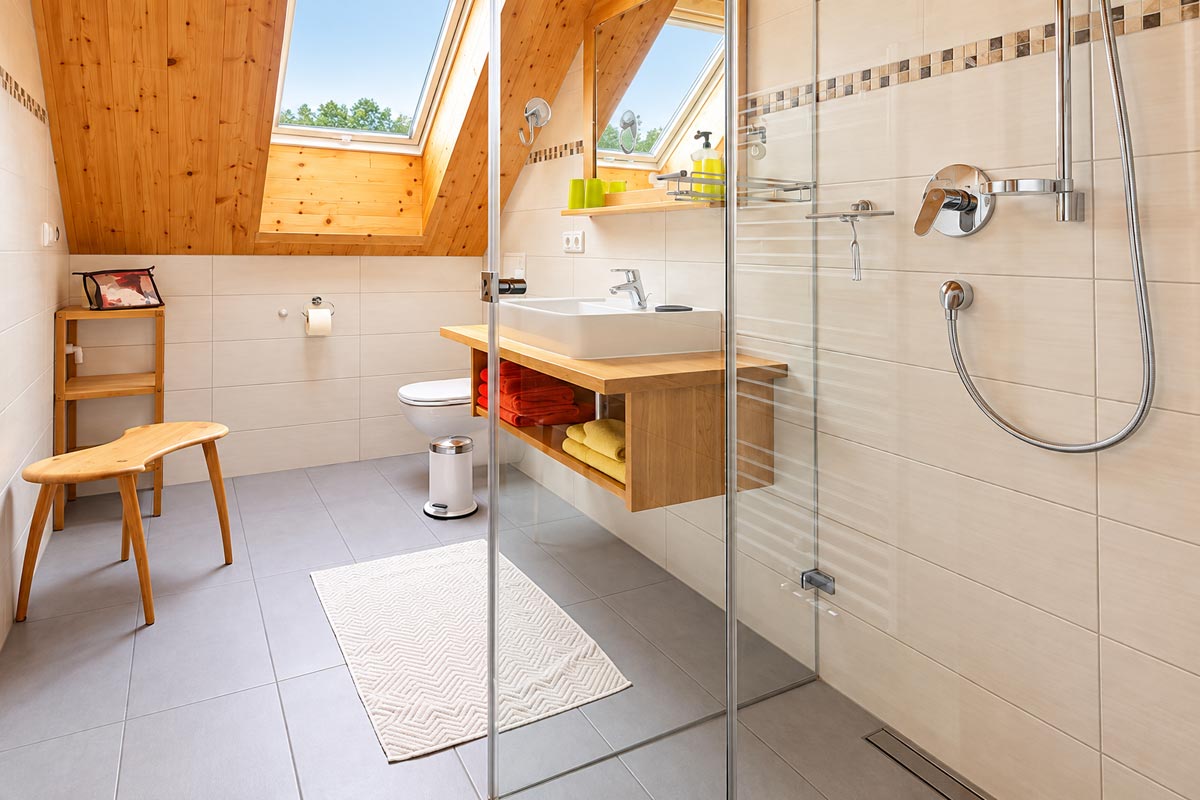 Ferienwohnung Kanstein – Badezimmer Ferienhaus Winterbergblick in Hinterhermsdorf - Ferienwohnung Kanstein - Badezimmer mit Dusche