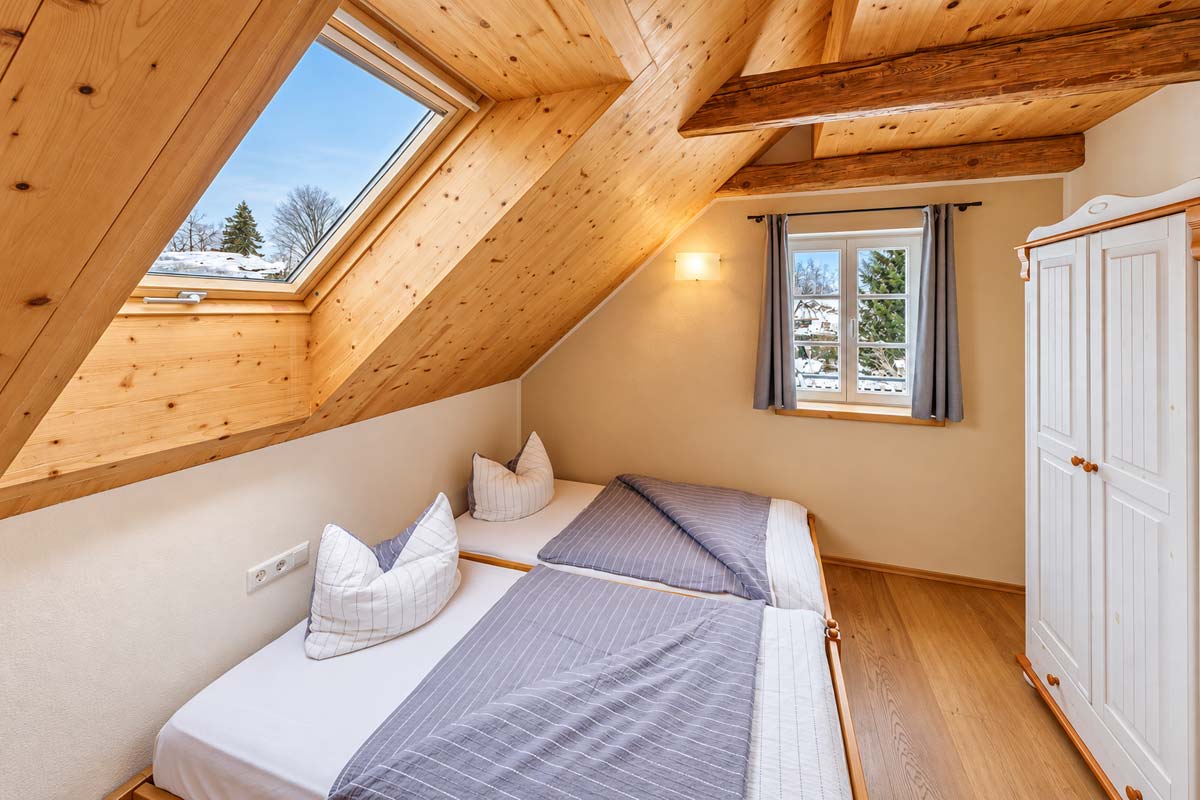 Ferienwohnung Kanstein – Schlafzimmer Ferienhaus Winterbergblick in Hinterhermsdorf - Ferienwohnung Kanstein - Schlafzimmer mit Doppelbett