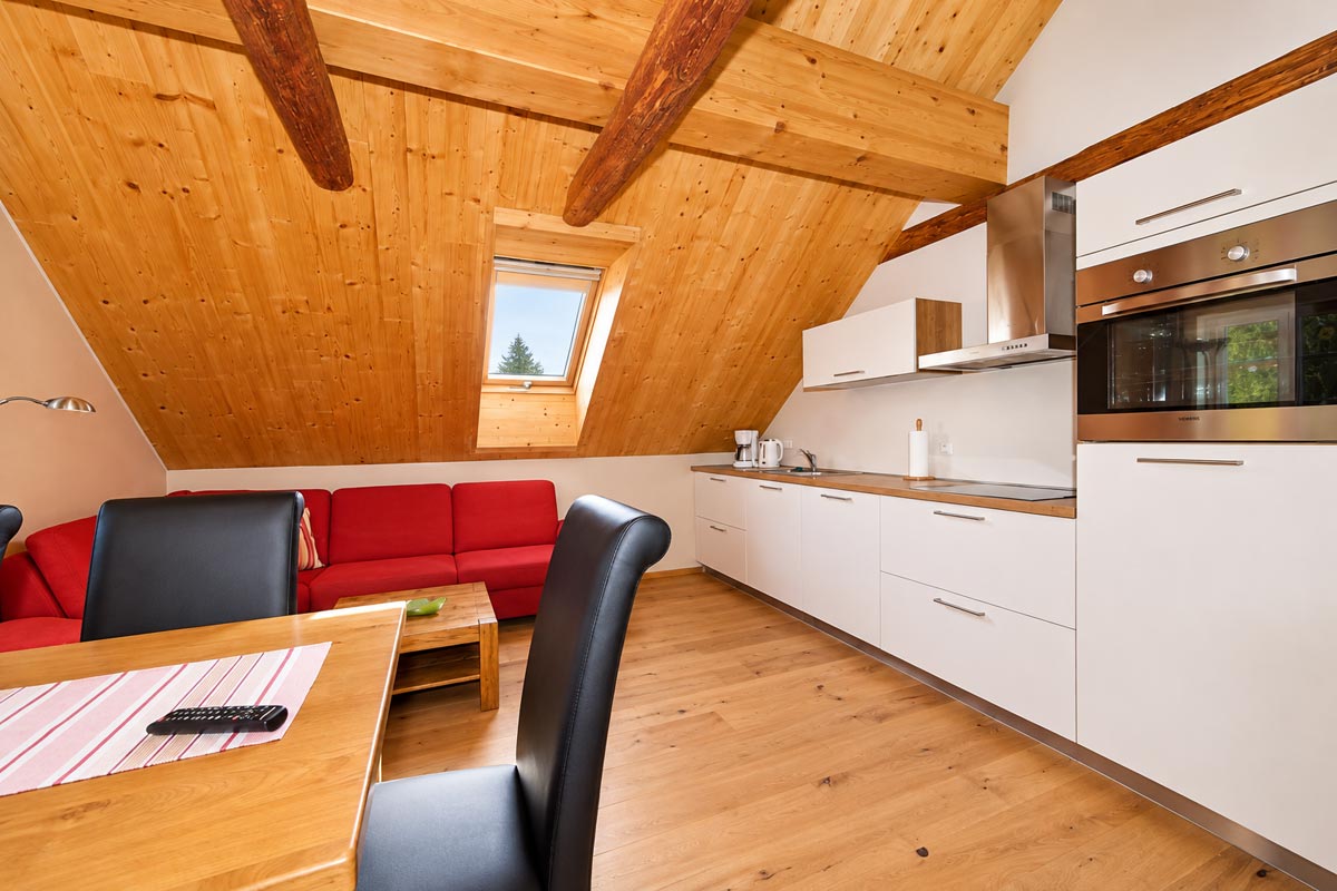 Ferienwohnung Kanstein – Wohnküche Ferienhaus Winterbergblick in Hinterhermsdorf - Ferienwohnung Kanstein - Wohnküche mit Esstisch
