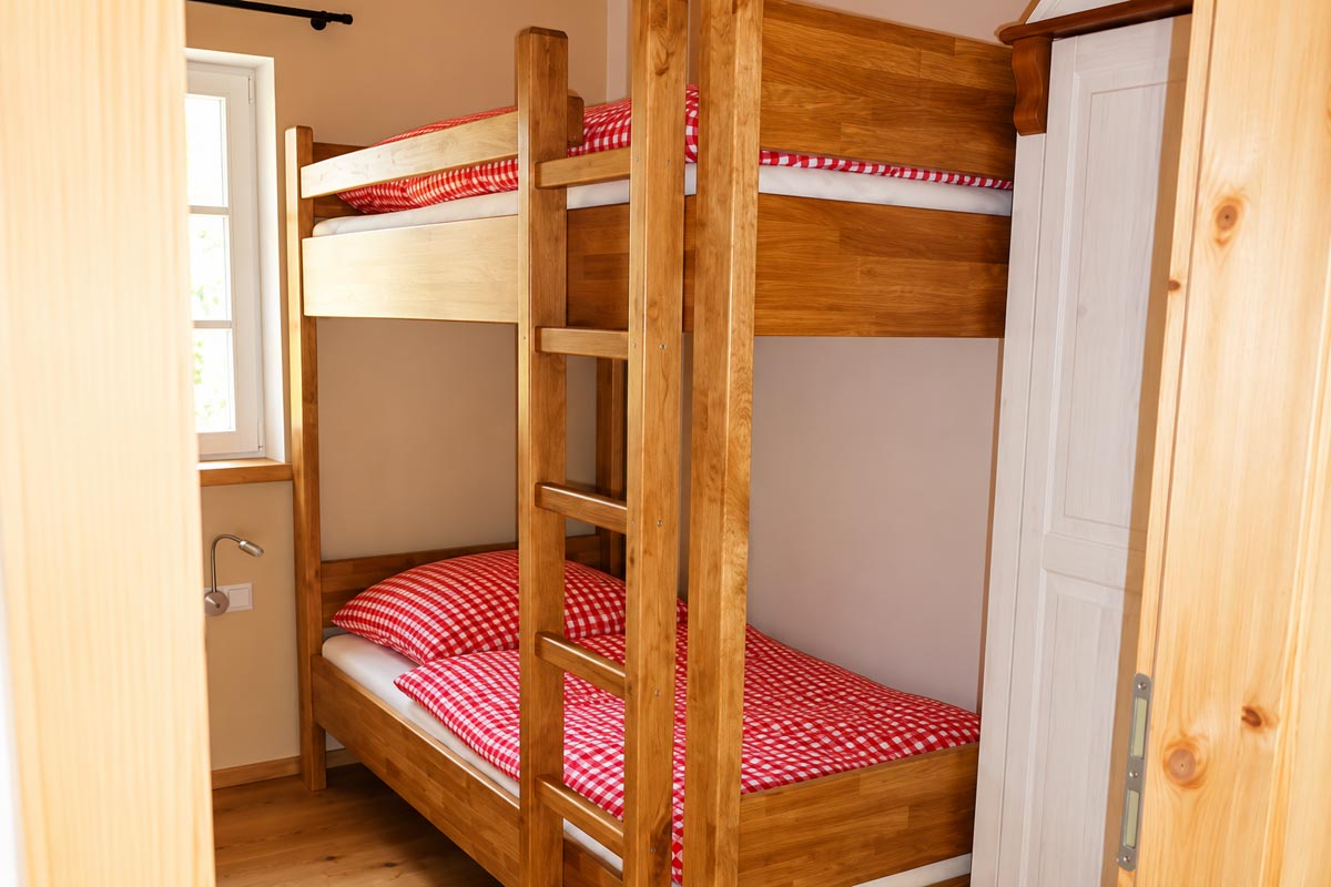 Ferienwohnung Teichstein – Schlafzimmer Ferienhaus Winterbergblick in Hinterhermsdorf - Ferienwohnung Teichstein - Schlafzimmer mit Doppelstockbett