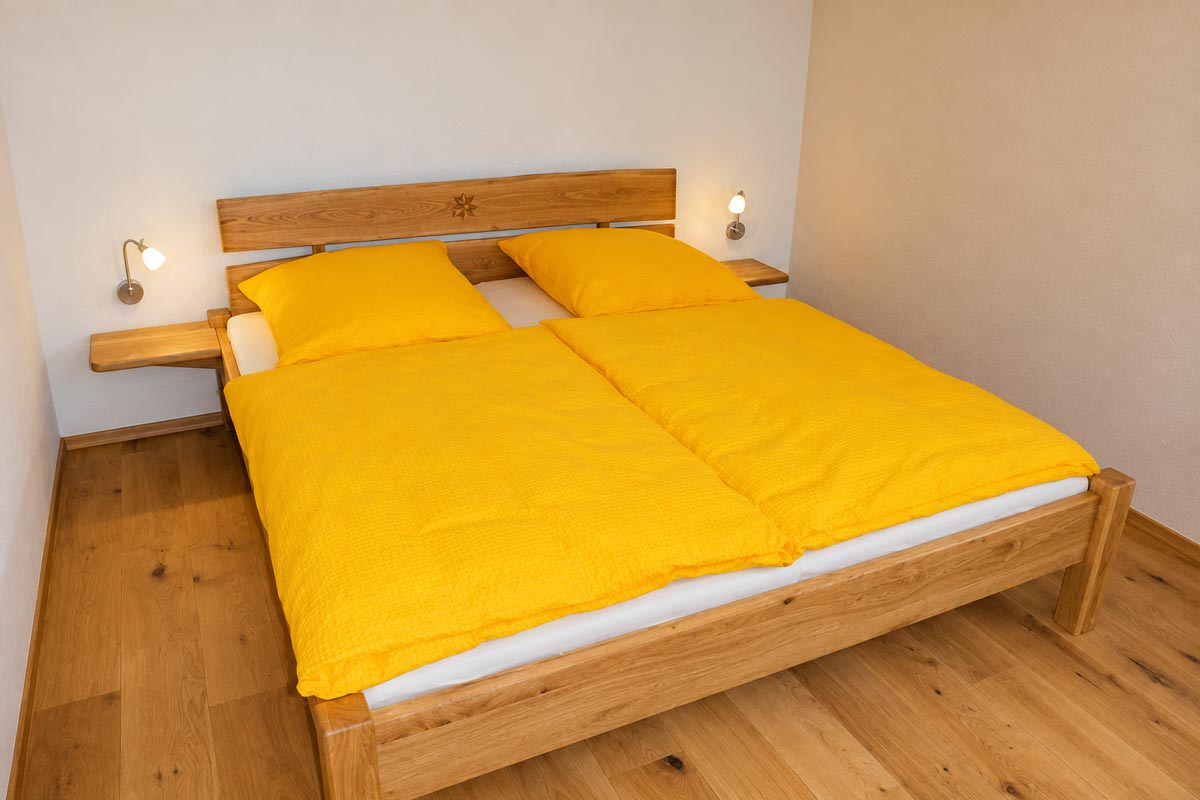 Ferienwohnung Winterstein – Schlafzimmer Ferienhaus Winterbergblick in Hinterhermsdorf - Ferienwohnung Winterstein - Schlafzimmer mit Doppelbett